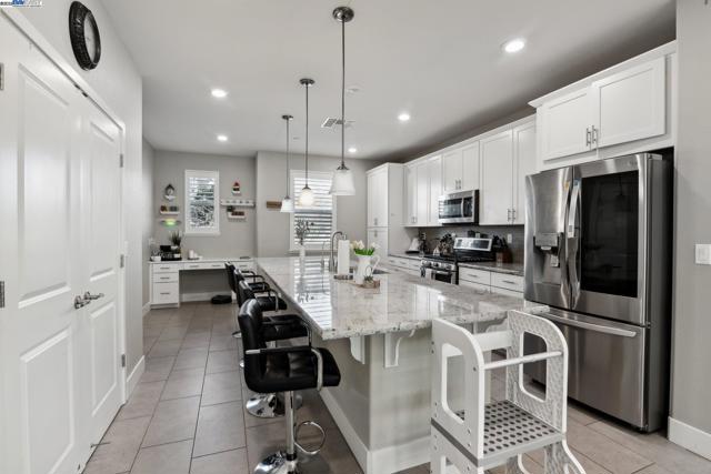 Image 11 of 53 For 3062 Maguire Way