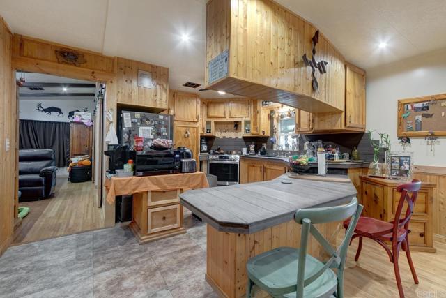 Detail Gallery Image 8 of 35 For 1380 Oak Hill Dr #42,  Escondido,  CA 92026 - 3 Beds | 2 Baths