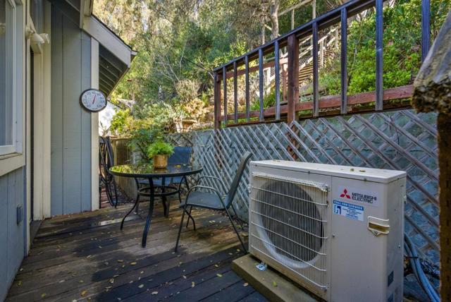1910 Arrowhead Drive, Oakland CA: https://media.crmls.org/mediaz/502f046a-bb04-4e37-8ce4-0b5d5120c5b2.jpg