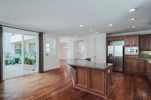 2079 Legacy Drive, Simi Valley CA: https://media.crmls.org/mediaz/502f2445-18a7-4ff1-b27e-19e940b7b4e1.jpg