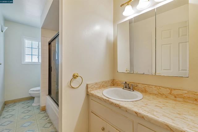 1971 Emerald St, Concord CA: https://media.crmls.org/mediaz/502f2ebb-8ba1-4a30-af1e-4ad956dcb973.jpg