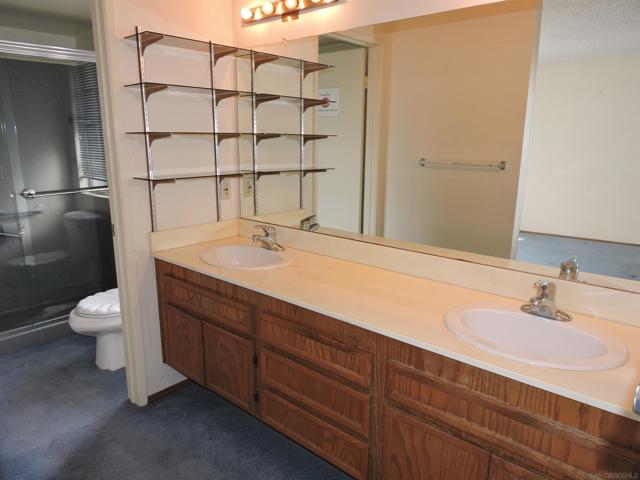 3164 W Fox Run Way, San Diego CA: https://media.crmls.org/mediaz/502f32dd-5810-4515-b743-e0ce295ceb98.jpg