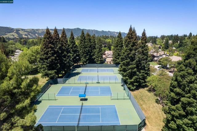 315 Glasgow Circle, Danville CA: https://media.crmls.org/mediaz/502f4a0b-cc80-4ed2-9a72-2a66b6ec2fd7.jpg