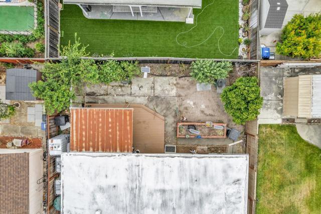 28458 Etta Ave, Hayward CA: https://media.crmls.org/mediaz/502f63d5-8d5d-4b98-9287-9e75cb195782.jpg