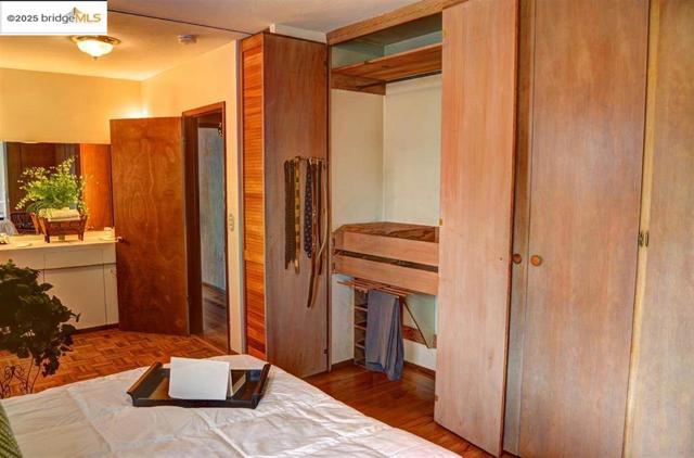 986 Kains Ave, Albany CA: https://media.crmls.org/mediaz/502f899c-c8c9-4f20-ae22-05edd570a397.jpg