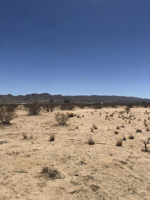 5320 Arizona Avenue, Joshua Tree CA: https://media.crmls.org/mediaz/503073e3-bea0-47c1-a98b-527b335f7dbe.jpg