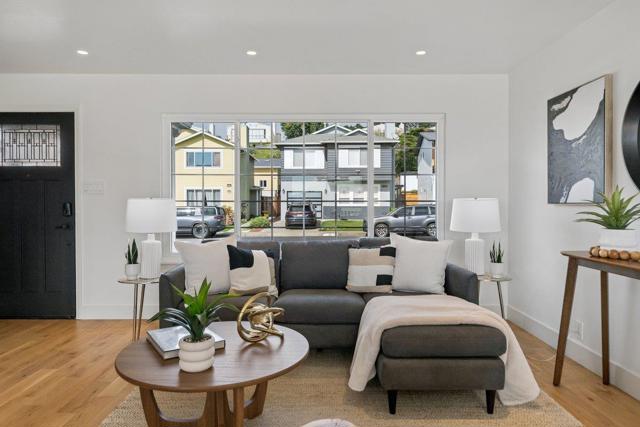 170 Beachview Avenue, Pacifica CA: https://media.crmls.org/mediaz/50309180-8742-429f-8424-1917dffc4521.jpg