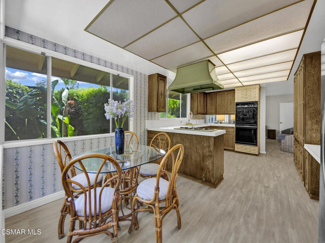 5448 Bothwell Road, Tarzana CA: https://media.crmls.org/mediaz/5031ca03-da0c-4b98-acd6-9c9c194bcc9b.jpg