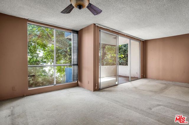 1010 North Kings Road, 218 photo 7