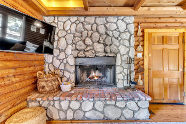 54385 S S. Circle Drive, Idyllwild CA: https://media.crmls.org/mediaz/5031f0b6-75a3-4f8c-9e28-2b8ff4a6ba96.jpg