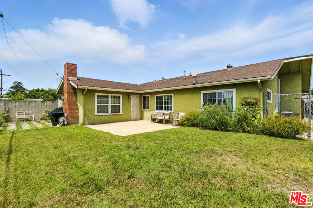 764 Lashburn Street, Sylmar CA: https://media.crmls.org/mediaz/50328937-d120-4138-8e92-ba4998b73f72.jpg