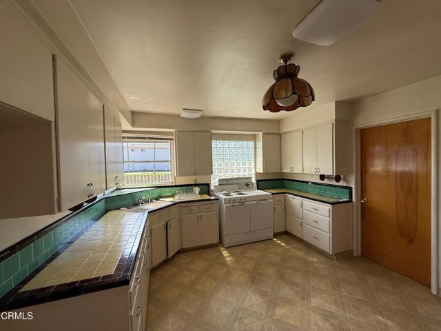 Detail Gallery Image 8 of 15 For 327 S Franklin St, Fort Bragg,  CA 95437 - 2 Beds | 1/1 Baths