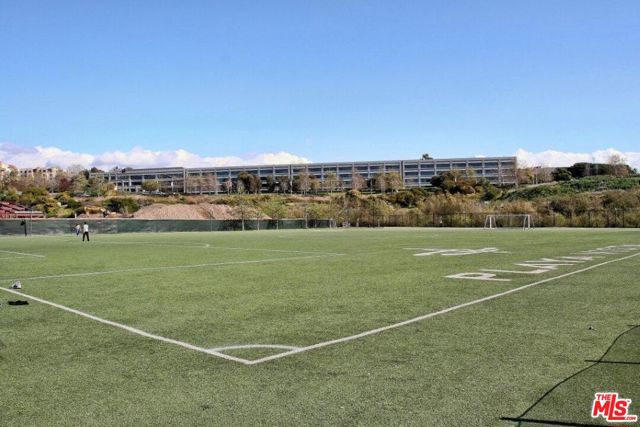 5350 Playa Vista Drive, Playa Vista CA: https://media.crmls.org/mediaz/5033a31e-eefa-472f-a4db-00b36fefc5a7.jpg