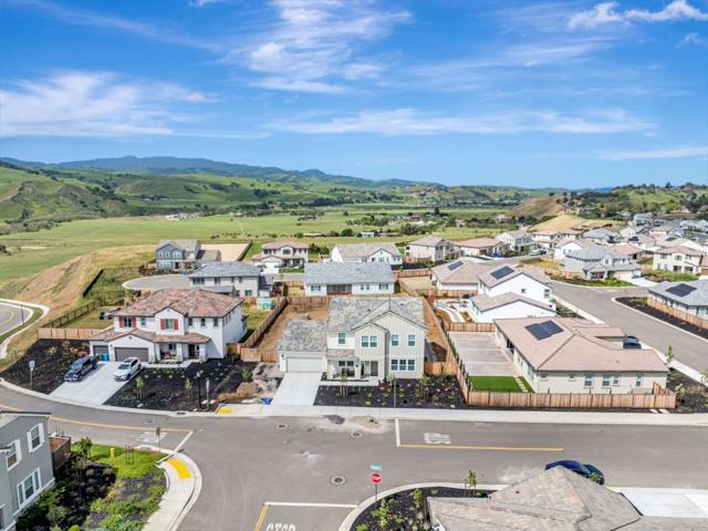 172 Vienna Way, Hollister CA: https://media.crmls.org/mediaz/5033f7d2-db4d-4ea2-ad55-6b346987da35.jpg
