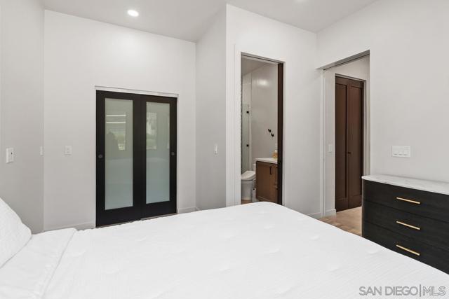 341 Hidden Pines Road, Del Mar CA: https://media.crmls.org/mediaz/50356c76-f5e6-4cfc-a440-2b411db409c2.jpg