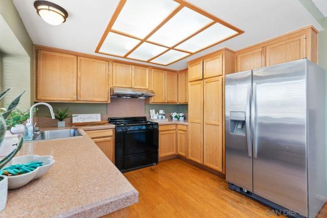 1541 Vaquero Gln, Escondido CA: https://media.crmls.org/mediaz/5035f56e-df35-4bc3-9692-564d5973aea6.jpg