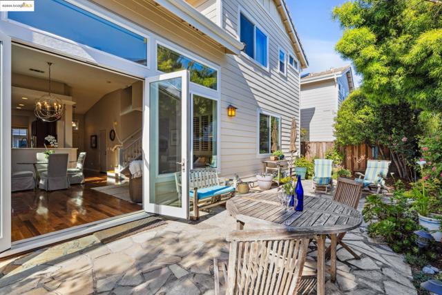 26 Farallon Ct, Richmond CA: https://media.crmls.org/mediaz/5035fe26-3fb0-4f41-9abb-7c54e6ab60e9.jpg