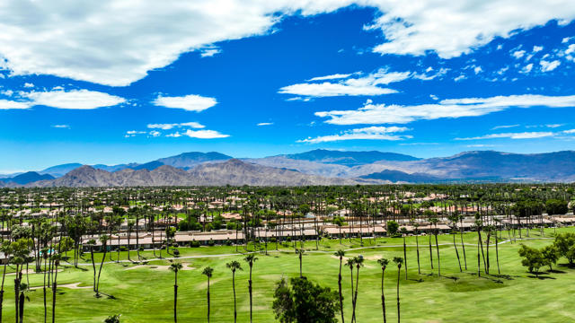 76790 Chrysanthemum Way, Palm Desert CA: https://media.crmls.org/mediaz/5036432f-270e-4891-ba31-ea170d28d2d8.jpg