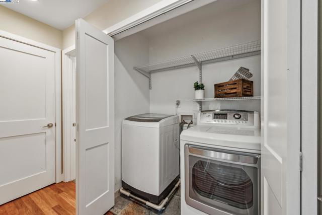 198 Schooner Ct, Richmond CA: https://media.crmls.org/mediaz/5036714d-2911-4180-a639-86c04a2ecfae.jpg