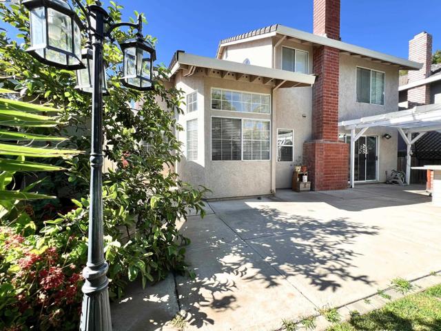 85 Phillips Ct, Tracy CA: https://media.crmls.org/mediaz/50369001-daaf-4ac9-8ccf-c2c7e63da6e2.jpg