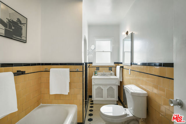 2316 Kenilworth Avenue, Los Angeles CA: https://media.crmls.org/mediaz/50369da8-c905-448e-a1fc-9963ca4d6b43.jpg