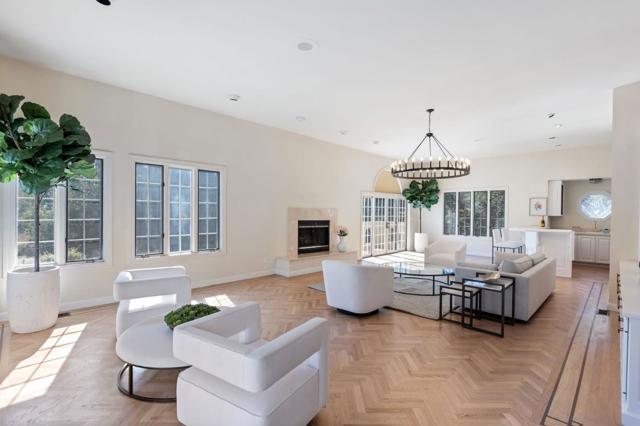 1035 Macadamia Drive, Hillsborough CA: https://media.crmls.org/mediaz/5036a93a-5c9d-4775-b70b-e961793e04ec.jpg