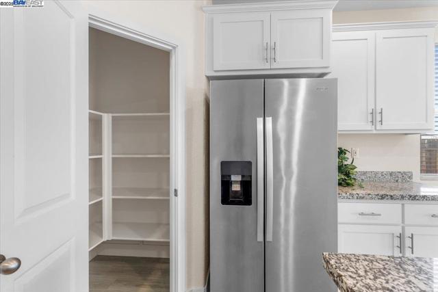 946 Osprey Dr, Lathrop CA: https://media.crmls.org/mediaz/5036ccd9-c5ff-4a43-b595-a197c312fcf8.jpg