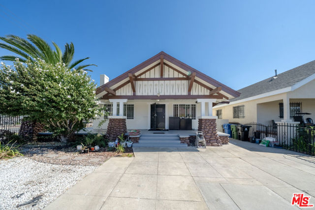 804 55th Street, Los Angeles, California 90037, 4 Bedrooms Bedrooms, ,2 BathroomsBathrooms,Single Family Residence,For Sale,55th,24429329