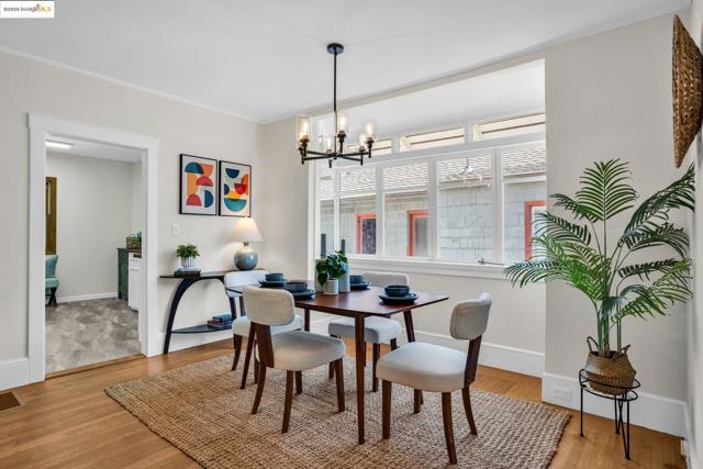 580 Chetwood St., Oakland CA: https://media.crmls.org/mediaz/5036cf75-0743-4529-949b-74d399332f1b.jpg
