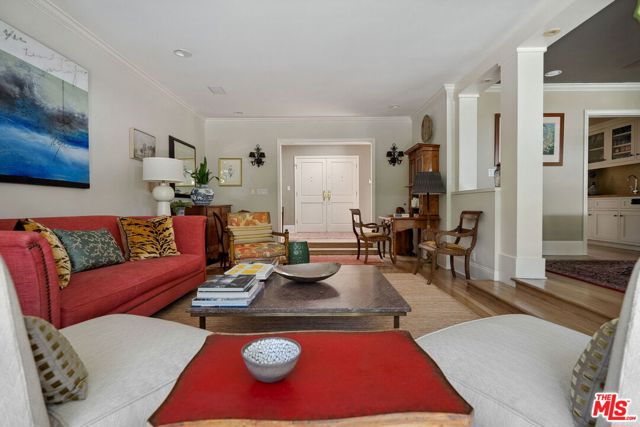 4658 Del Moreno Drive, Woodland Hills CA: https://media.crmls.org/mediaz/503700f2-1db0-4dc0-92e3-7c669e0fbcd2.jpg