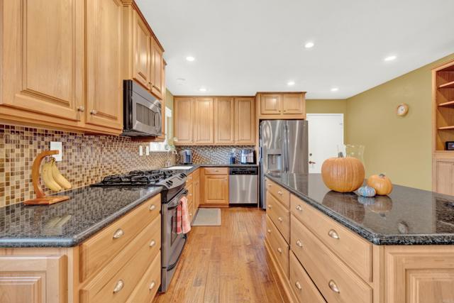 11152 Toyon Hill, Lakeside CA: https://media.crmls.org/mediaz/503754f5-8c39-4583-b8cc-5865ac0dd3d0.jpg