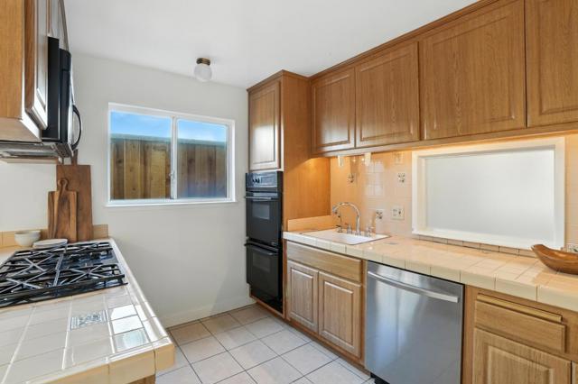 946 Laguna Avenue, Burlingame CA: https://media.crmls.org/mediaz/503794d8-57a4-42c9-8915-9e5942b21122.jpg