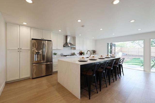 Detail Gallery Image 8 of 35 For 8979 Knaul Ct, San Diego,  CA 92129 - 5 Beds | 5/1 Baths