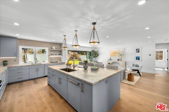 1736 Paseo Del Mar, Palos Verdes Estates CA: https://media.crmls.org/mediaz/50381485-1e27-4b1f-871e-ef98a7419f4c.jpg