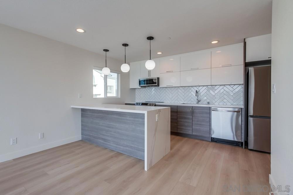 MLS #250032138SD img 9