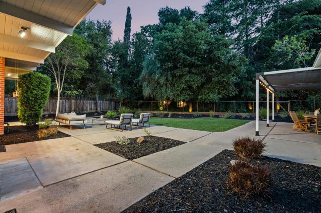 969 Eichler Drive, Mountain View CA: https://media.crmls.org/mediaz/50388f77-3528-4c4d-a239-949bb7190ec4.jpg