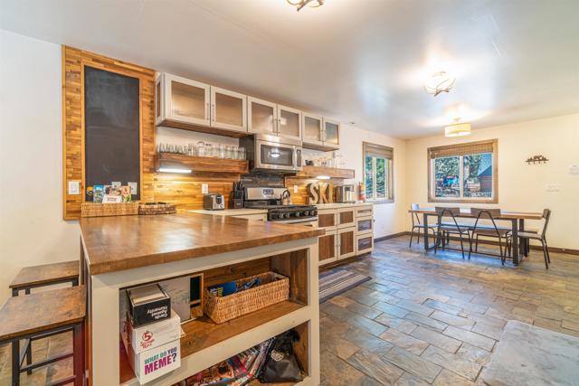 Detail Gallery Image 9 of 33 For 40221 Esterly, Big Bear Lake,  CA 92315 - 3 Beds | 2/1 Baths