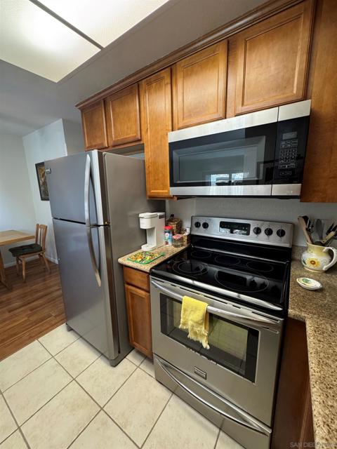 432 Edgehill Ln, Oceanside CA: https://media.crmls.org/mediaz/5038dd93-c06e-4cdf-a53e-35d3a72aa862.jpg
