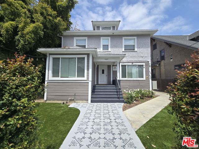 1207 W 37th Place, Los Angeles CA: https://media.crmls.org/mediaz/503903e8-17c0-4310-a3ae-a5b7203cfe3e.jpg