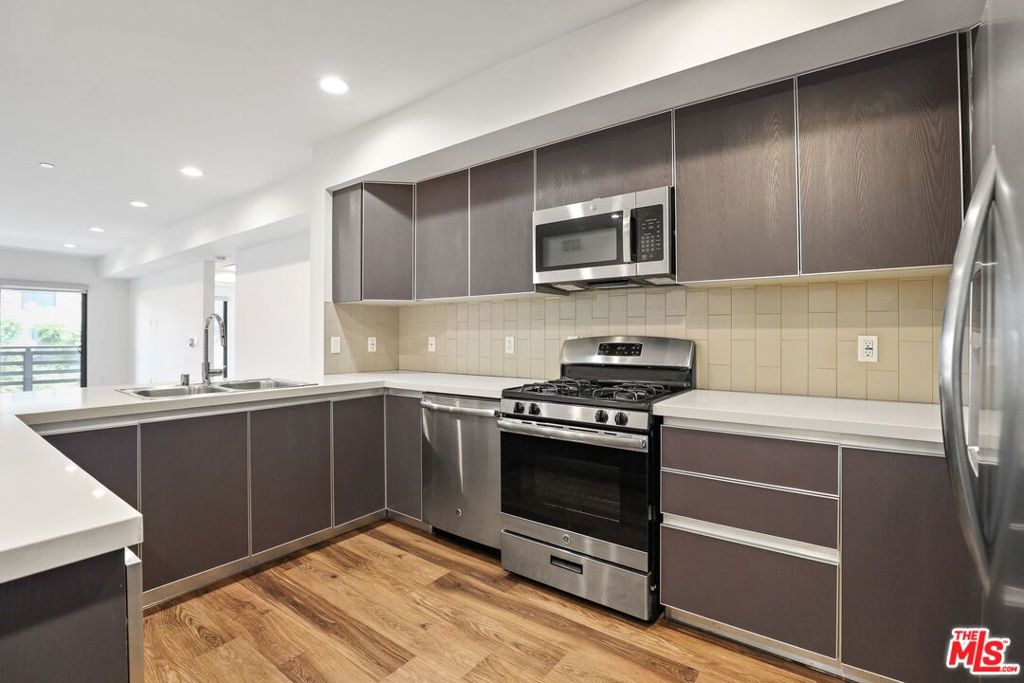 807 Hudson #202