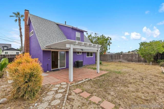 371 Kaymar Dr, San Diego CA: https://media.crmls.org/mediaz/50395680-a4f6-4b6d-b746-b944e89baa49.jpg