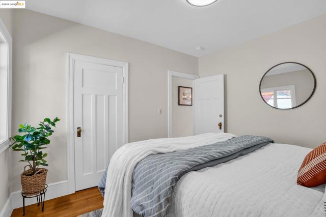 580 Chetwood St., Oakland CA: https://media.crmls.org/mediaz/50399990-dce9-49b9-adfa-e9d15ce5059a.jpg