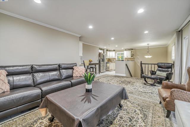 Image 52 of 55 For 370 Appian Way