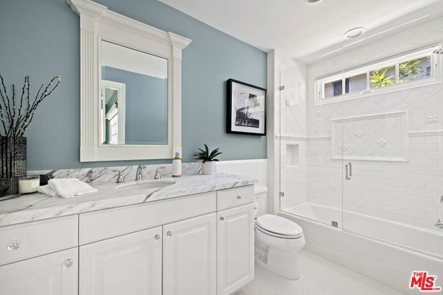 17710 Karen Drive, Encino CA: https://media.crmls.org/mediaz/5039bf09-f8eb-420e-a454-4ccf520863c6.jpg