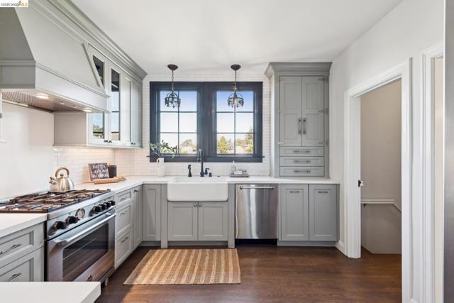 Image 17 of 60 For 906 Paramount Rd