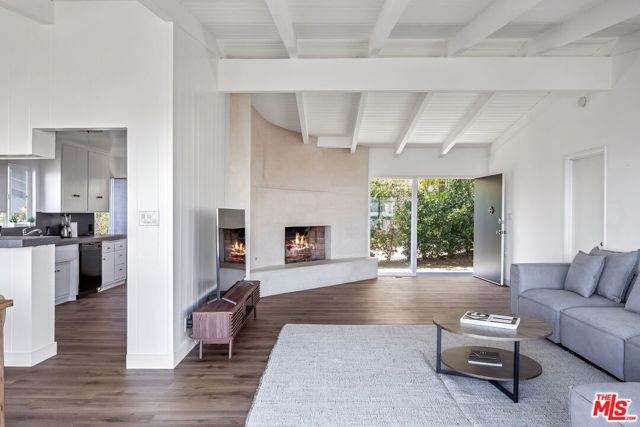 9432 Sierra Mar Place, Los Angeles CA: https://media.crmls.org/mediaz/503a2a14-074d-42b8-a5e8-8f92f002f888.jpg