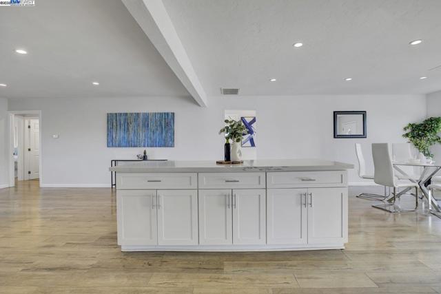 215 Isleton Ave, Oakland CA: https://media.crmls.org/mediaz/503ab9d9-853b-47a6-af5e-17ba68e010ac.jpg