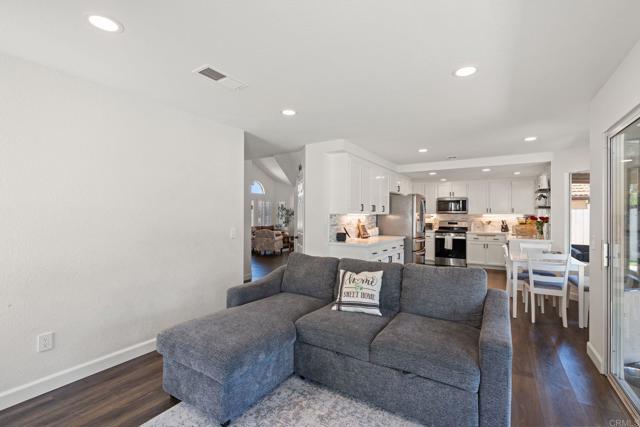 Detail Gallery Image 21 of 43 For 1378 Corte Lira, San Marcos,  CA 92069 - 4 Beds | 3 Baths