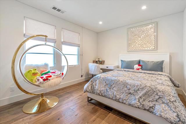 2101 Valparaiso Avenue, Menlo Park CA: https://media.crmls.org/mediaz/503b7792-8361-4fdc-8824-0f76737a1cdc.jpg