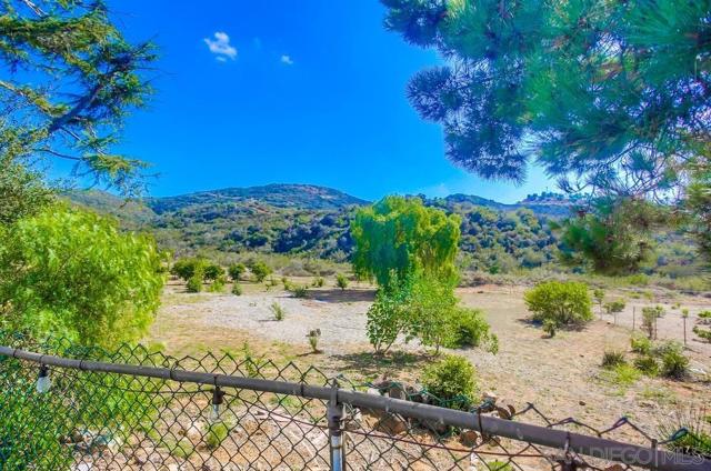 2035 Camino Cantera, Vista CA: https://media.crmls.org/mediaz/503beeeb-fb2e-47e8-9326-afdfd40a0cfc.jpg